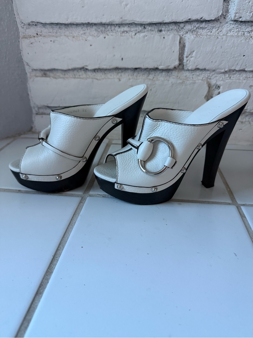 Gucci White Leather Platform Mule with Classic Silver Horse Bit Ring Accent